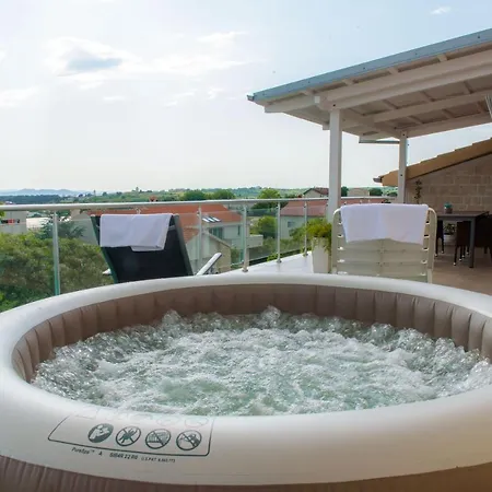 Modern With Jaccuzi And Wonderful View * Crno